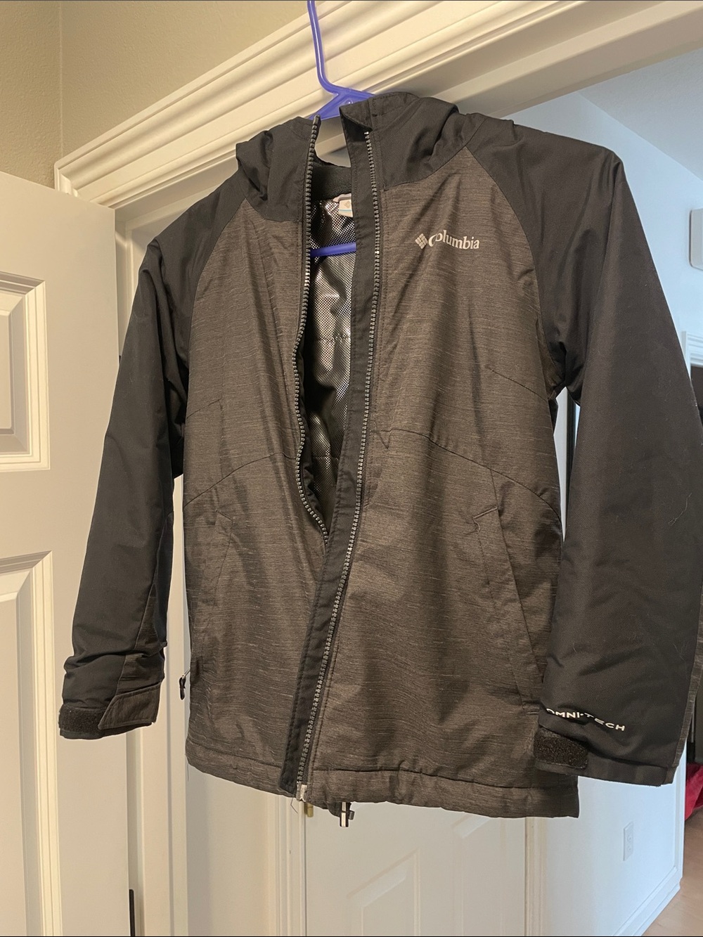 Columbia Men’s Hooded Ski Jacket - Black & Charcoal.